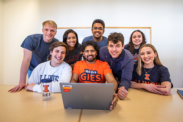 Students working together at Gies