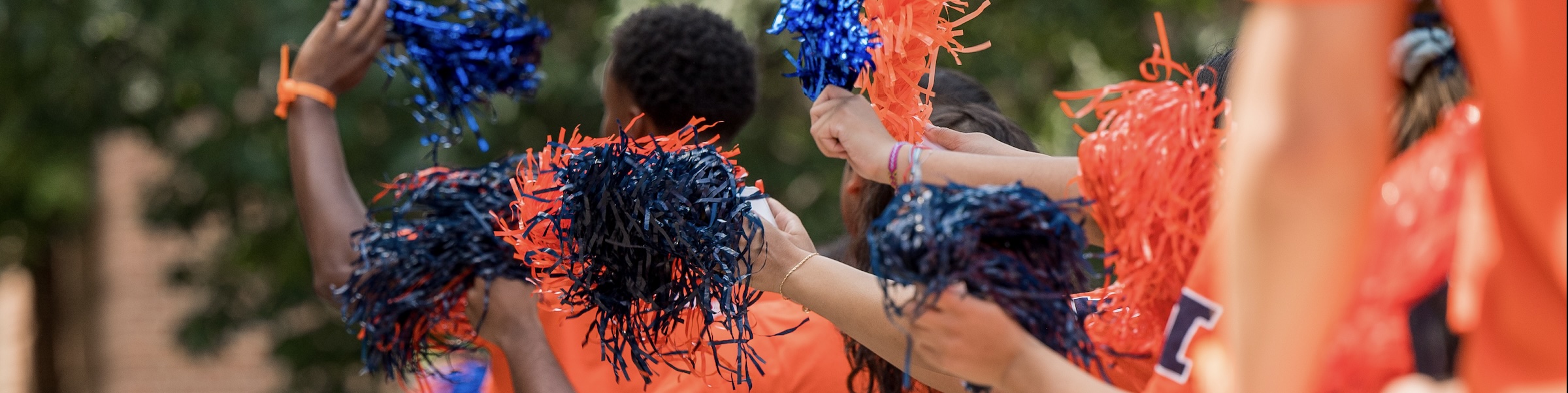 Gies Business students welcoming incoming students on the quad